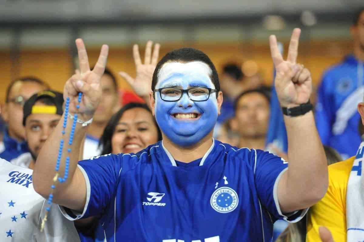 Torcedores do Cruzeiro na partida contra o Palmeiras no Mineiro