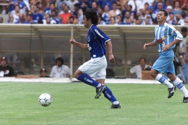 Em 30 de novembro de 2003, Cruzeiro derrotou o Paysandu por 2 a 1, no Mineiro, pela 44 rodada, e confirmou o ttulo brasileiro de forma antecipada. Zinho, no primeiro tempo, e Mota, no segundo, marcaram os gols celestes. Aldrovani descontou para o Papo. Depois do apito final, uma grande festa tomou conta do gramado e das arquibancadas. 