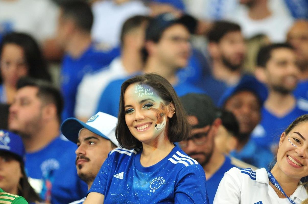 Festa da torcida do Cruzeiro no Mineiro diante do Vasco pela Srie B