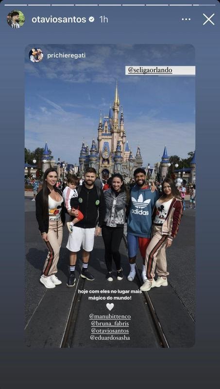 Nova foto das famlias de Sasha e Otvio na Disney.