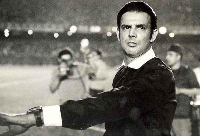 Vasco venceu Cruzeiro por 2 a 1 pela final do Campeonato Brasileiro de 1974. Partida ficou marcada por erro de rbitro Armando Marques, que anulou gol legtimo do volante celeste Z Carlos. Empate no Maracan daria ttulo aos mineiros.