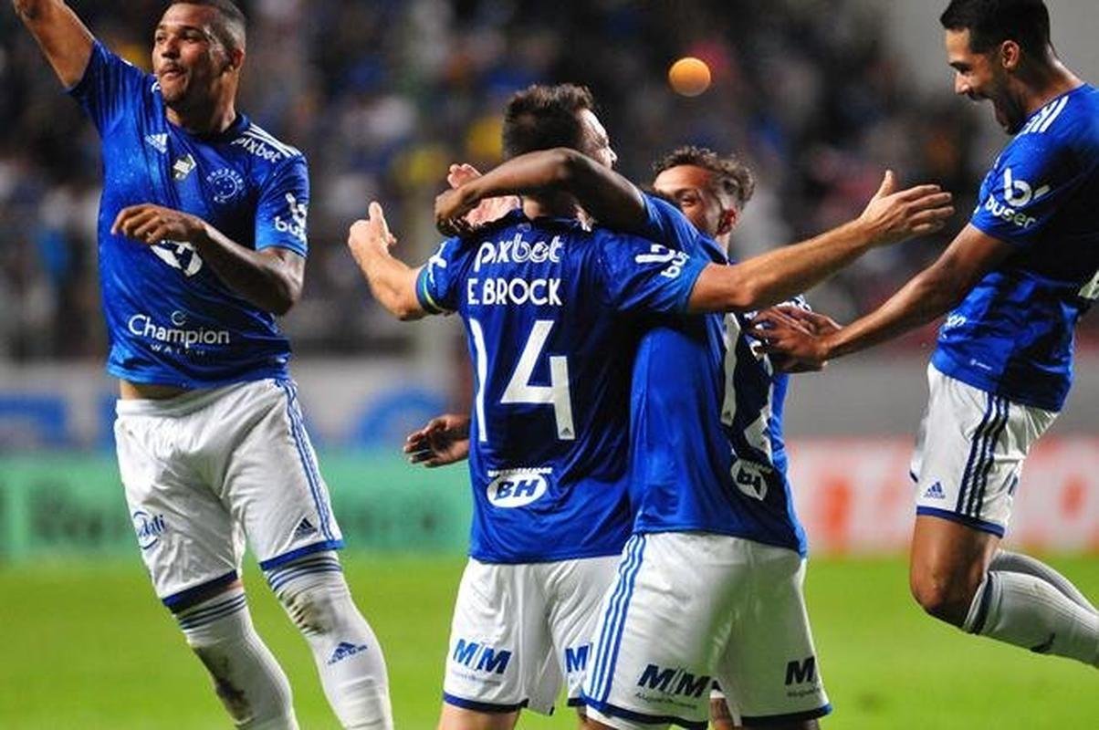 O Cruzeiro goleou o Nutico por 4 a 0 no Independncia, em Belo Horizonte, na 26 rodada da Srie B