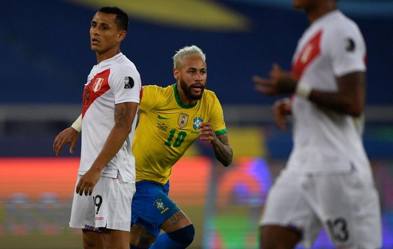 Brasil e Peru se enfrentaram pela segunda rodada do Grupo B da Copa Amrica