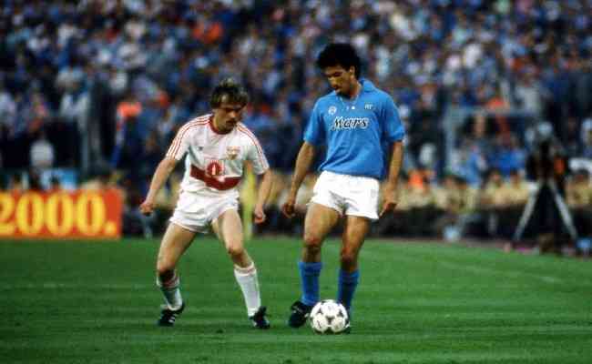 Gol do Careca pelo Napoli, em 1990