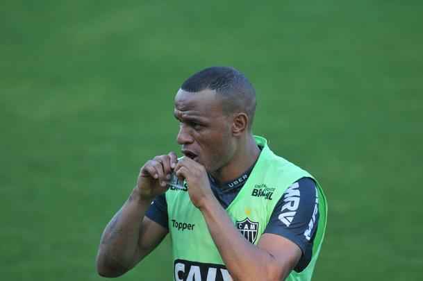 Zagueiro uruguaio Martn Rea treinou pela primeira vez com o elenco do Atltico na Cidade do Galo, j visando ao duelo de domingo, contra o Botafogo, no Rio, pelo Campeonato Brasileiro