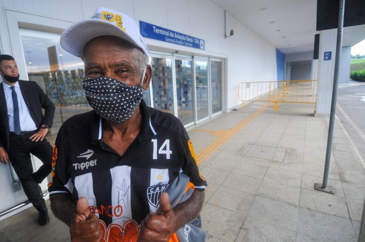 Atletas chegaram  capital mineira na manh desta quinta-feira (16)