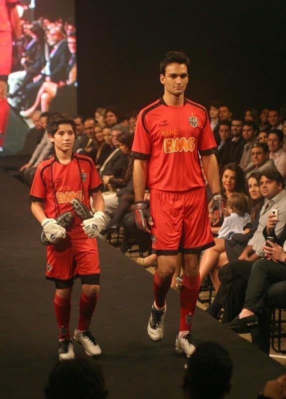 2011 - Uniforme produzido pela Topper