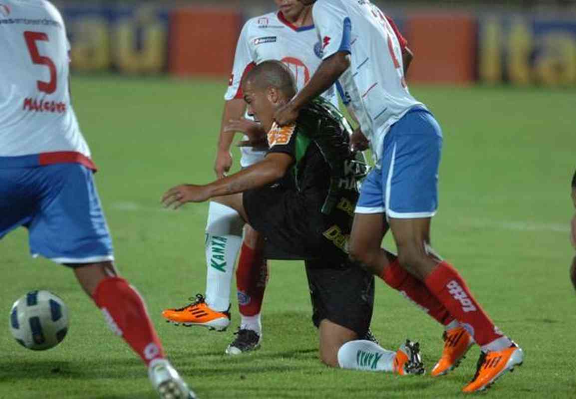 Lances da partida de estreia do Amrica na Srie A do Brasileiro, contra o Bahia, na Arena do Jacar