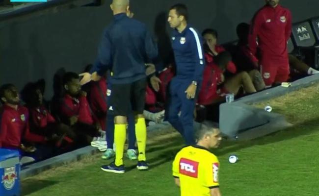 Na reserva do Bragantino, Cleiton foi expulso no segundo tempo da derrota para o Cruzeiro