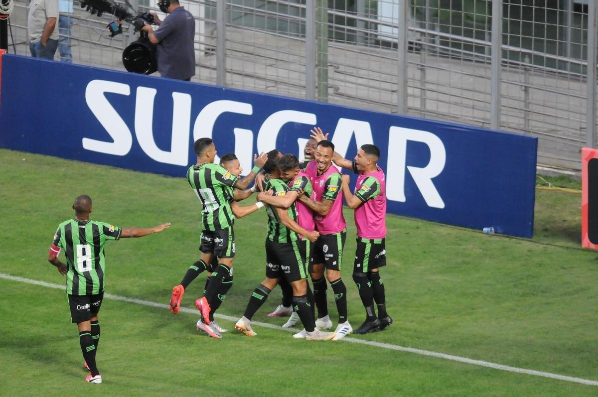 Fotos do clssico entre Amrica e Atltico, no Independncia, em Belo Horizonte, pela 10 rodada do Campeonato Mineiro. Jogo marcou o retorno dos dois rivais ao futebol em plena pandemia do novo coronavrus (Juarez Rodrigues/EM/DAPress)
