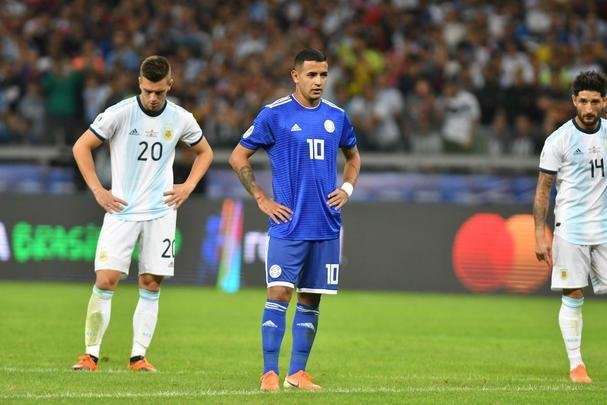 Fotos do empate por 1 a 1 entre Argentina e Paraguai, no Mineiro, pela Copa Amrica