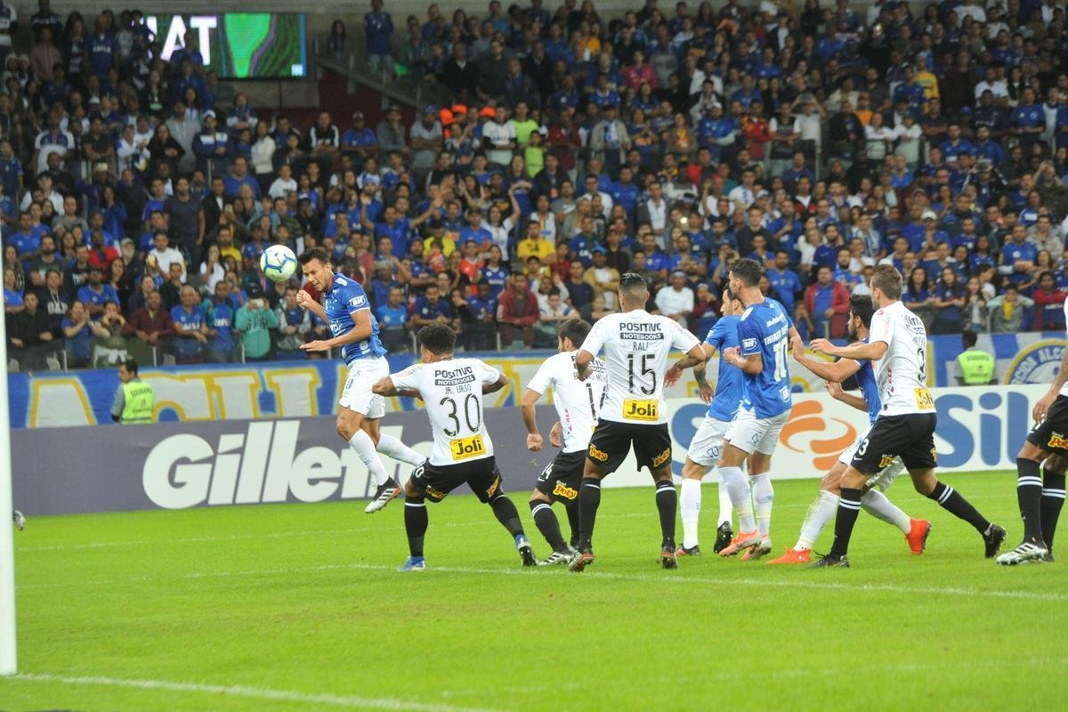 Fotos de Cruzeiro x Corinthians, no Mineiro, pela oitava rodada do Campeonato Brasileiro