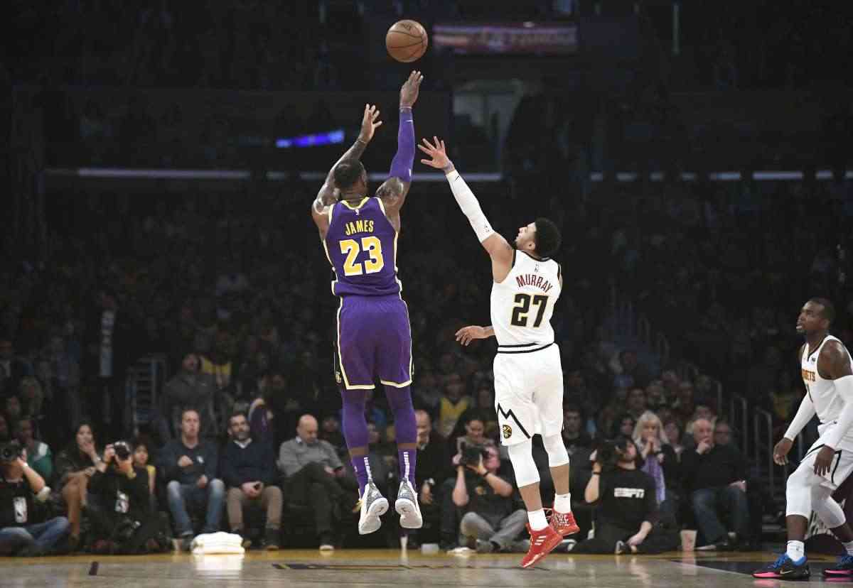 Após quebrar série de derrotas, Lakers perdem para os Kings em Los