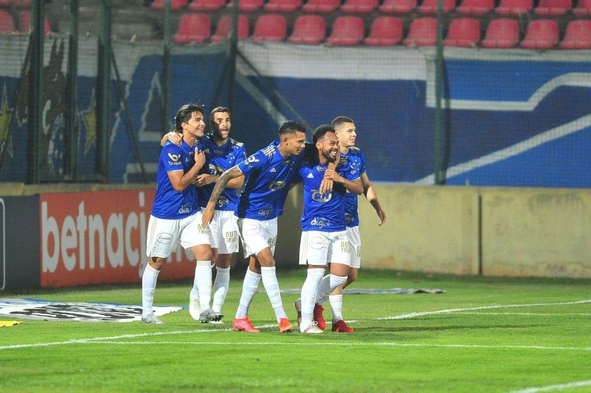Imagens de Cruzeiro x Operrio, na Arena do Jacar, em Sete Lagoas, pela 24 rodada da Srie B