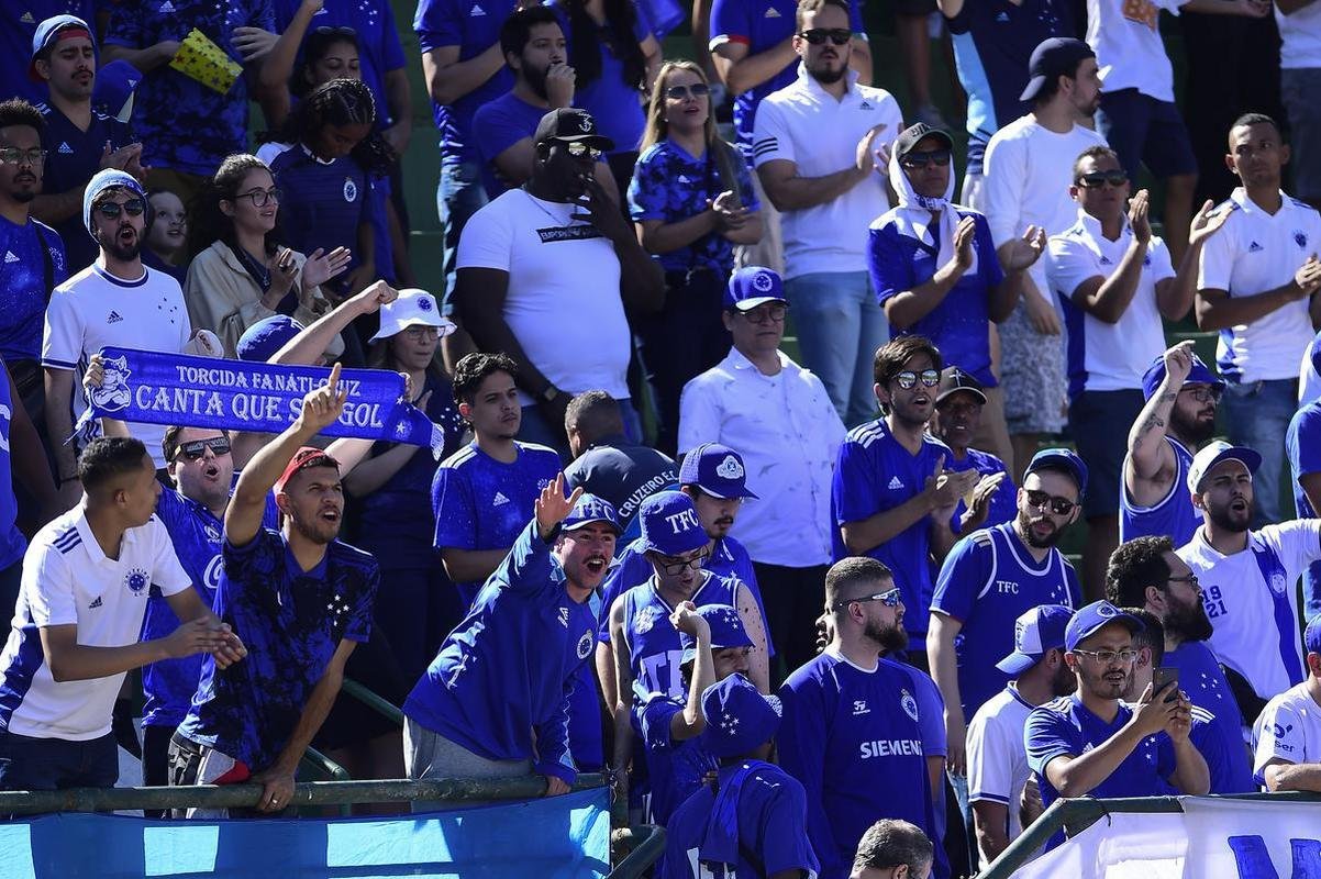Fotos do jogo entre Guarani e Cruzeiro, no Brinco de Ouro, em Campinas, pela 17 rodada da Srie B do Campeonato Brasileiro
