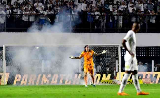 Santos sofre punio aps cenas de guerra em jogo contra o Corinthians