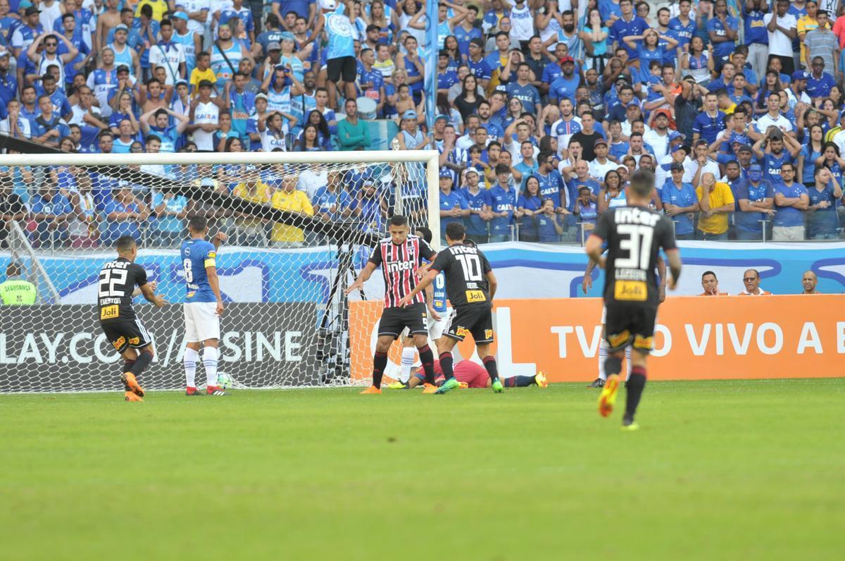 Fotos do jogo entre Cruzeiro e So Paulo