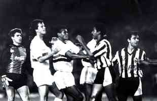 Em 1991, Galo e Tricolor se enfrentaram na semifinal do Campeonato Brasileiro. O jogo de ida, em Belo Horizonte, terminou 1 a 1. A volta, no Morumbi, teve outro empate, desta vez por 0 a 0. Com melhor campanha na fase anterior, o So Paulo seguiu na disputa.