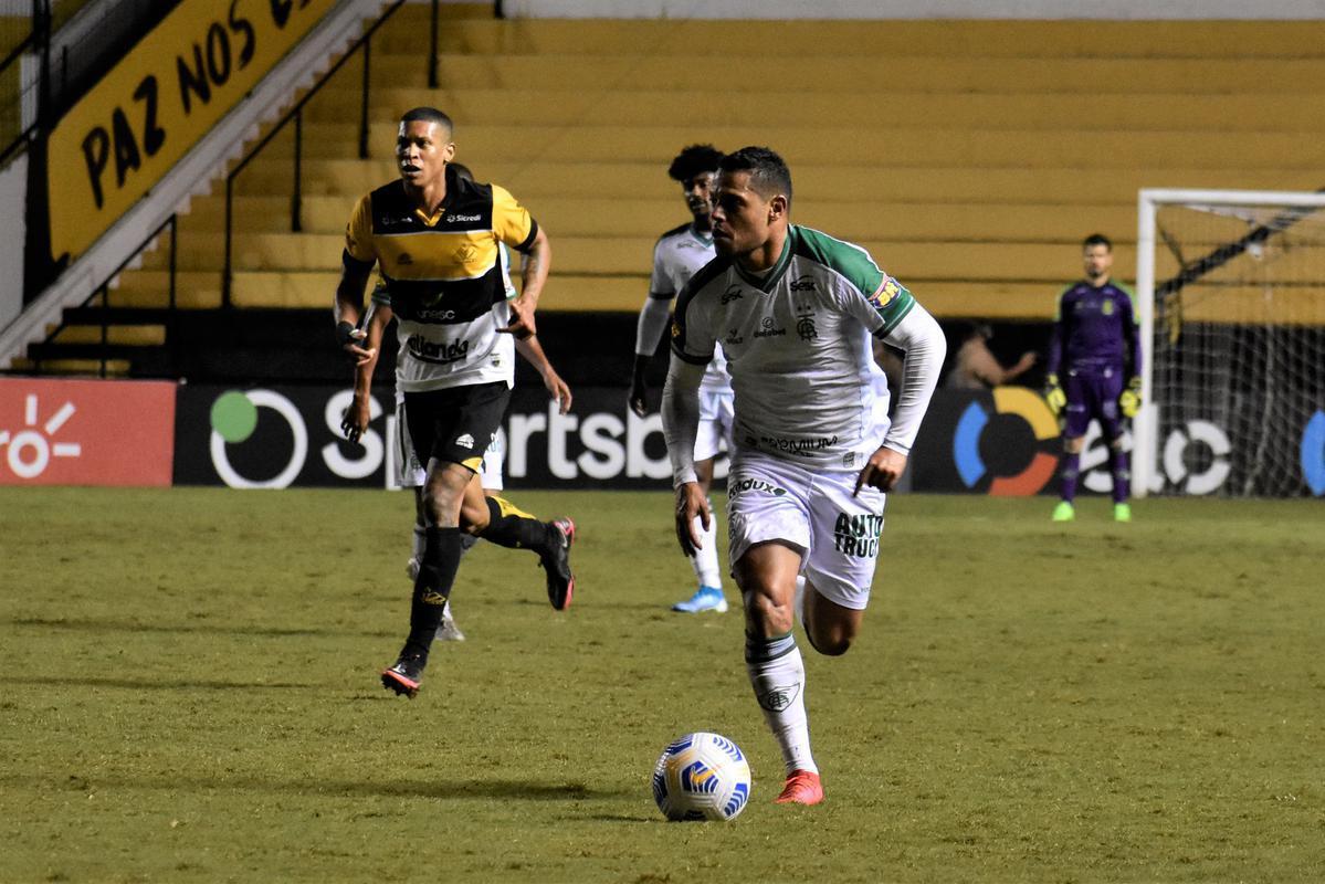 Cricima e Amrica duelaram pela terceira fase da Copa do Brasil no Estdio Heriberto Hlse, em Santa Catarina