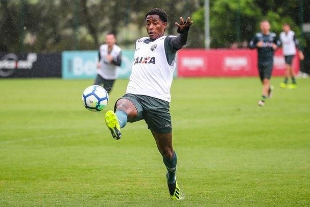 Atltico treinou sob chuva intensa na Cidade do Galo nesta quinta-feira  tarde