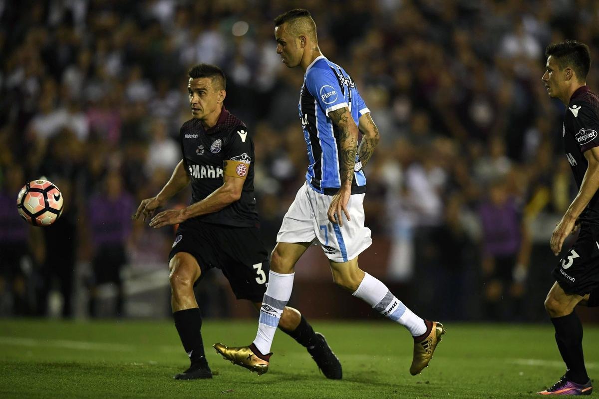 Grmio vence Lans de novo na Argentina e conquista o tri da Copa Libertadores