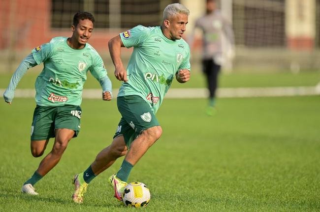 Em preparao para enfrentar o Corinthians no prximo domingo (18/9), o Amrica treinou nesta tera-feira (13/9)