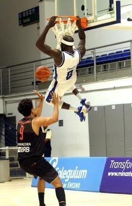 Mesmo sem contar Leandrinho, cestinha do NBB, o Minas venceu o Braslia em Belo Horizonte