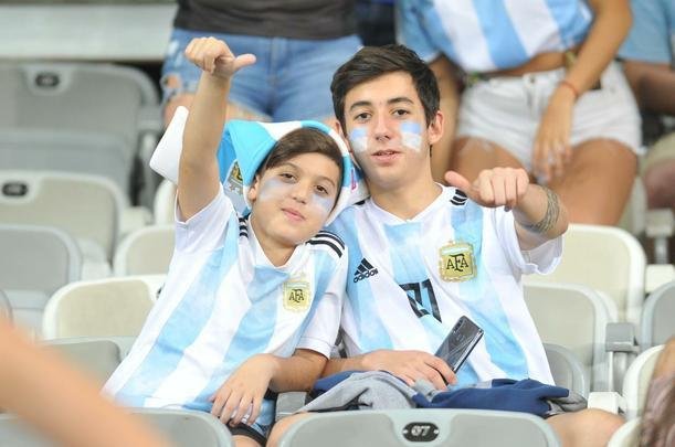 Torcedores na partida entre Argentina e Paraguai, no Mineiro, pela Copa Amrica