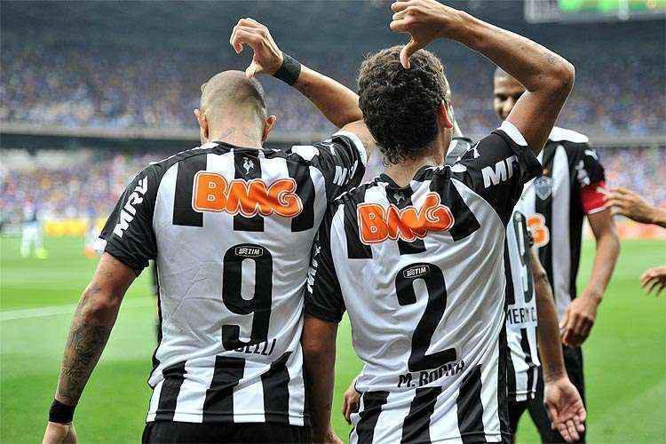 18 - Nova provocação: Diego Tardelli se caracterizou por ser decisivo contra o Cruzeiro. Em 19 partidas diante do maior rival, o atacante fez nove gols - sexta maior marca entre todos os jogadores do Atlético. Ao deixar sua marca na vitória por 3 a 2, pelo Brasileiro de 2014, o ídolo alvinegro voltou a provocar o adversário: juntou-se ao lateral-direito Marcos Rocha e, pelos números das camisas que vestiam, fez menção à goleada atleticana por 9 a 2, em 1927, placar mais elástico da história centenária da rivalidade.