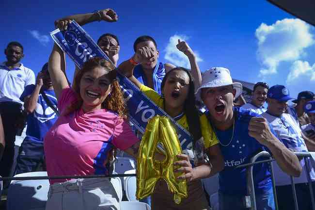 GloboEsporte.com > Futebol > Cruzeiro - NOTÍCIAS - 'Gladiadora', Musa do  Cruzeiro reforça a torcida contra o Grêmio no Mineirão