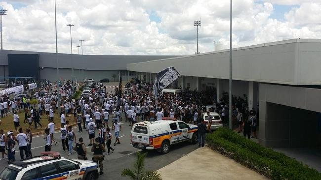 Imagens da chegada de Diego Tardelli