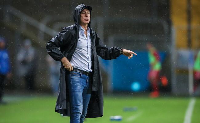 Renato se exaltou logo depois do gol de Thiago Borbas que decidiu a partida