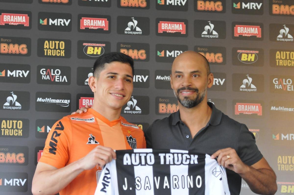 Meia-atacante venezuelano Jefferson Savarino, de 23 anos, foi apresentado pelo gerente de futebol Marques, do Atltico, na Cidade do Galo