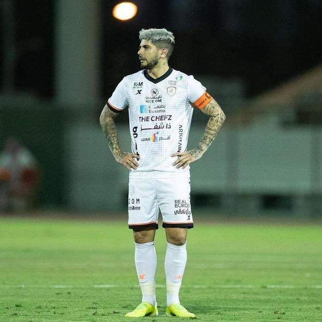 ver Banega - O experiente meia ver Banega, de 32 anos,  outro sonho do Boca para a prxima temporada. O jogador, que defende o Al-Shabab-ARA, foi revelado pelo clube xeneize, que deseja o seu retorno. 