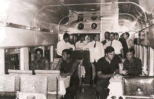 Neco, Evaldo, Raul e Natal no refeit�rio do trem