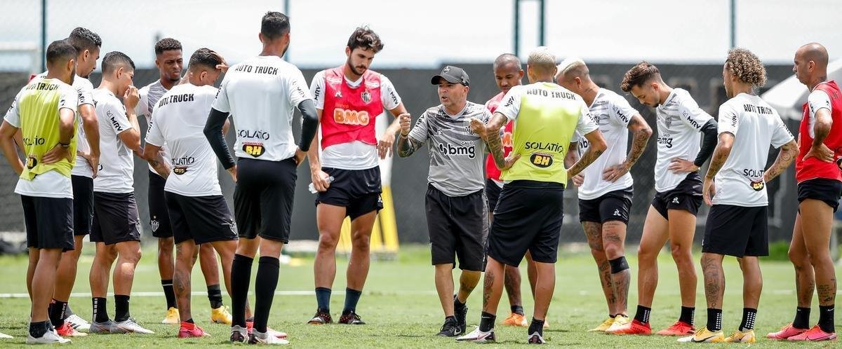Veja fotos do treino do Atltico
