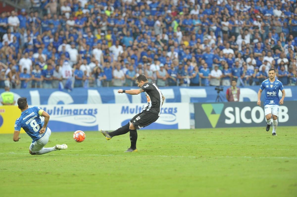 Fotos do segundo tempo do clssico entre Cruzeiro e Atltico, pela final do Mineiro