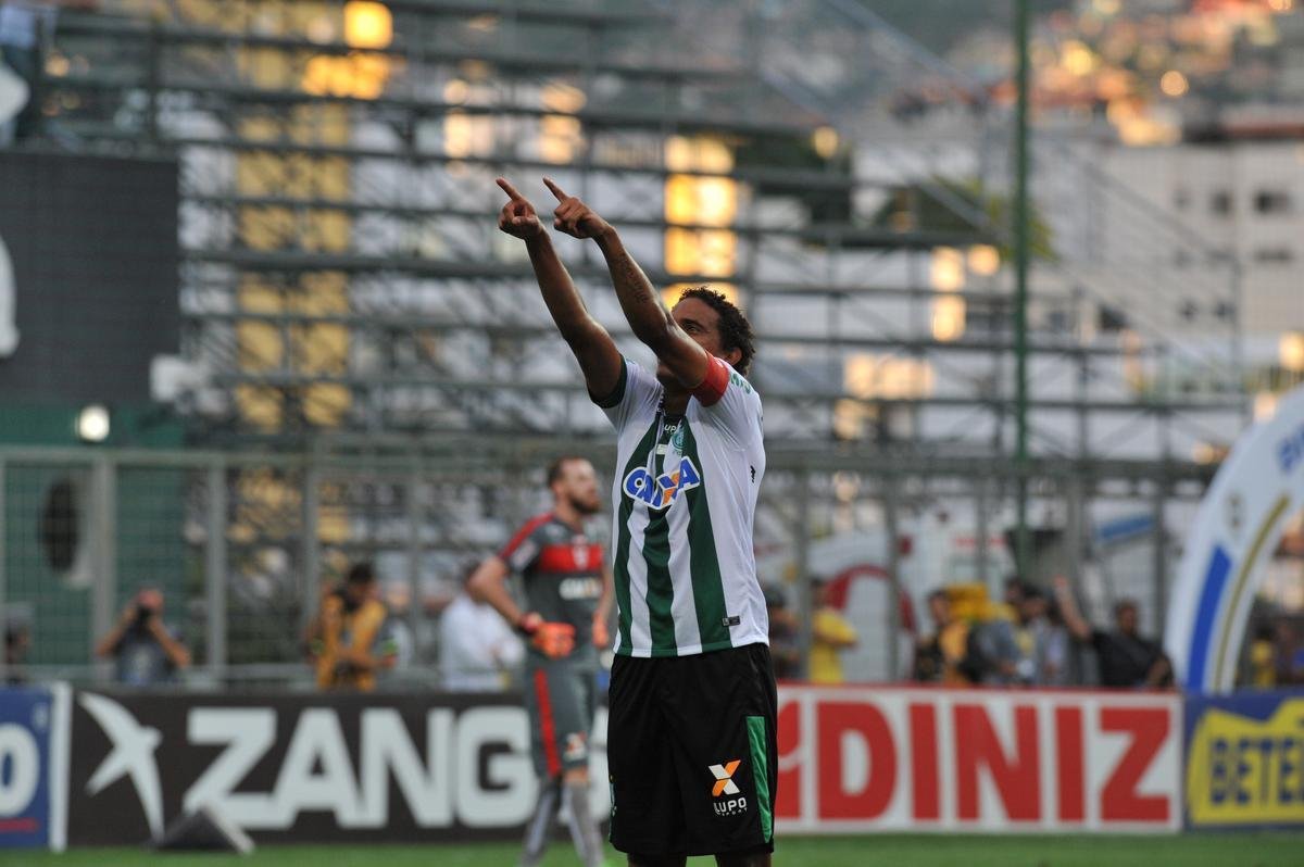 Zagueiro americano Rafael Lima marcou o gol do ttulo sobre o CRB e emocionou o Independncia