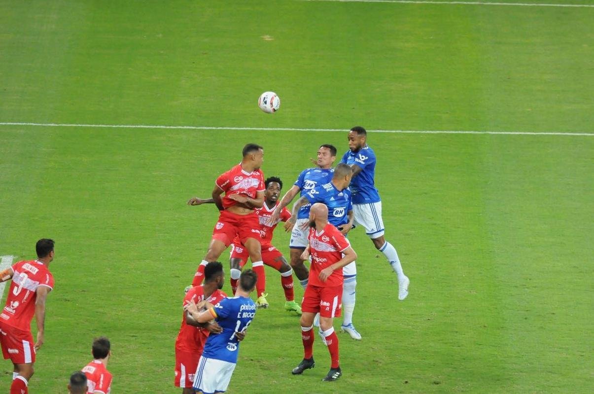 Fotos do jogo entre Cruzeiro e CRB, no Mineiro, em Belo Horizonte, pela 11 rodada da Srie B do Brasileiro