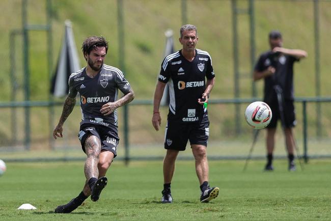 Nathan - Permaneceu no Atltico at 2021. No ano passado, foi emprestado ao Fluminense. Neste ano, seria novamente emprestado, mas recusou continuar no Flu e voltou ao Galo para treinar separadamente, j que no fazia parte dos planos. No entanto, deve ser utilizado por Eduardo Coudet em 2023.