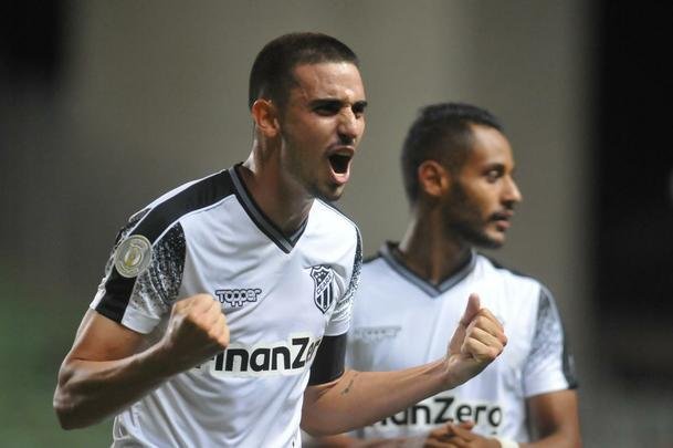 Fotos da vitria do Atltico sobre o Cear, por 2 a 1, no Independncia, com gols de Otero e Luan. Thiago Gallhardo descontou para os cearenses