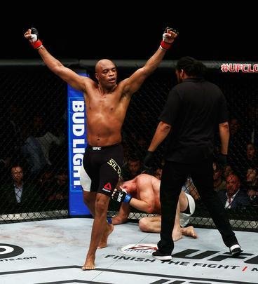 Spider voltou ao UFC com revés. Brasileiro chegou a derrubar Bisping com uma joelhada, achou que tinha vencido por nocaute, mas round havia encerrado. No fim, brasileiro acabou perdendo luta por pontos
