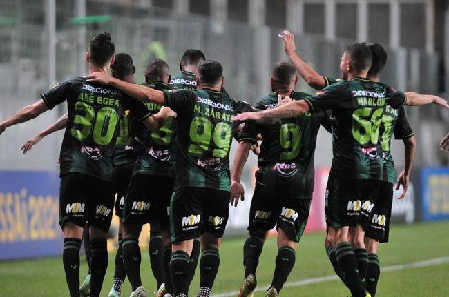 Fotos da vitria do Amrica sobre o Fortaleza, por 2 a 1, no Independncia, pela 29 rodada da Srie A do Campeonato Brasileiro