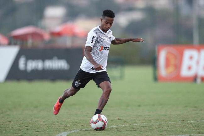 Tch Tch - 16 jogos (dez vitrias, um empate e cinco derrotas) - jogou por Palmeiras e So Paulo