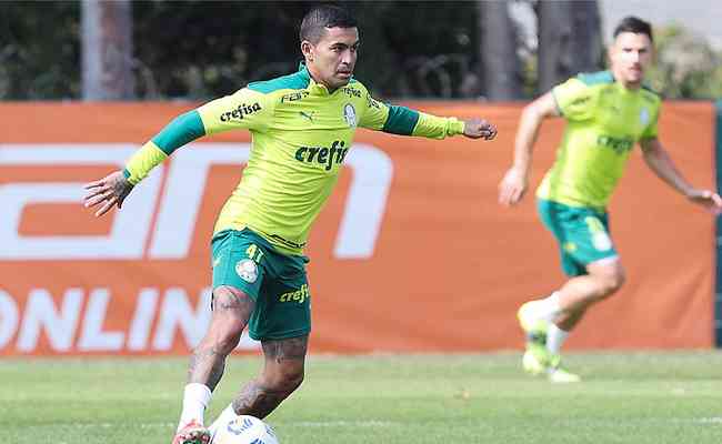 De volta ao Palmeiras, Dudu trabalhou com os companheiros nesta segunda-feira