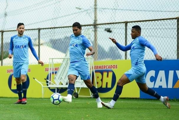 Imagens do treino do Cruzeiro nesta sexta-feira (12/10), antes do jogo contra o Vasco, pelo Brasileiro