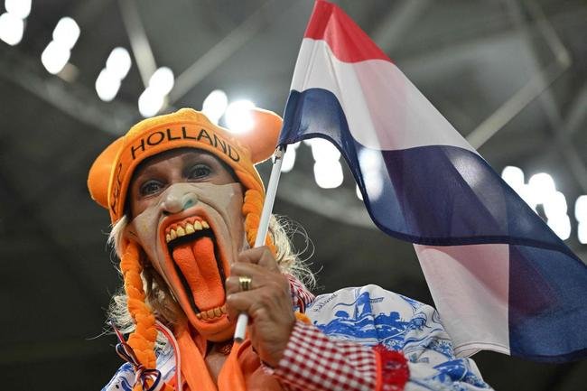 Fotos dos torcedores de Senegal e Holanda durante jogo pelo Grupo A da Copa do Mundo.