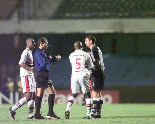 Copa do Brasil de 2000 - A primeira vez que o Galo chegou à semifinal do torneio foi em 2000. O Atlético acabou eliminado pelo São Paulo após derrota por 3 a 0 no Morumbi, no jogo de ida, e empate por 3 a 3 no Mineirão.
