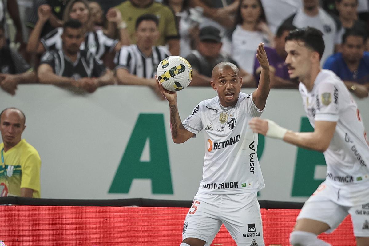 O Atltico visitou o Cear nesta quarta-feira (15), na Arena Castelo, em Fortaleza, pela 12 rodada do Campeonato Brasileiro. Veja as melhores imagens do confronto.