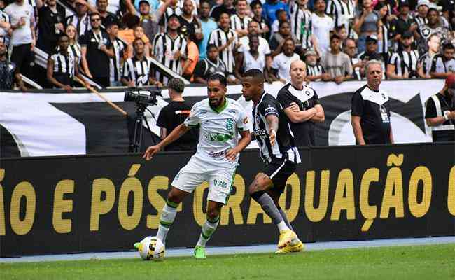 Everaldo criou pouco no duelo do Amrica contra o Botafogo